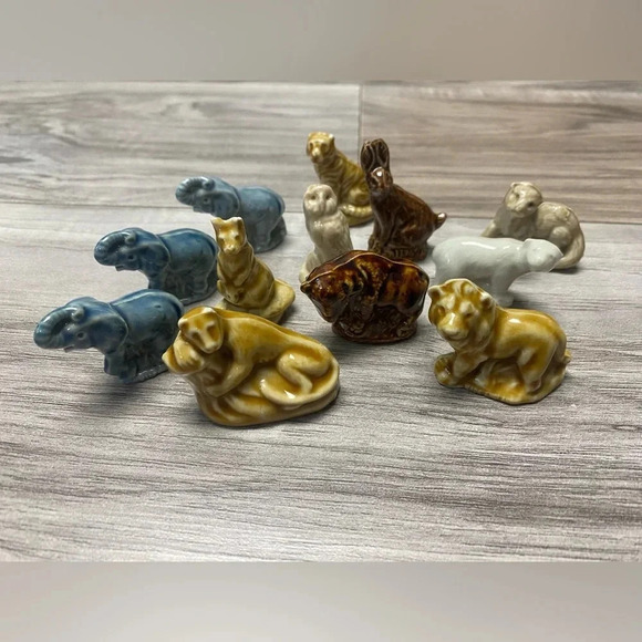 12 Red Rose Tea Wade Whimsies Figurines Assorted Elephant Buffalo Tiger Kangaroo - Picture 1 of 14
